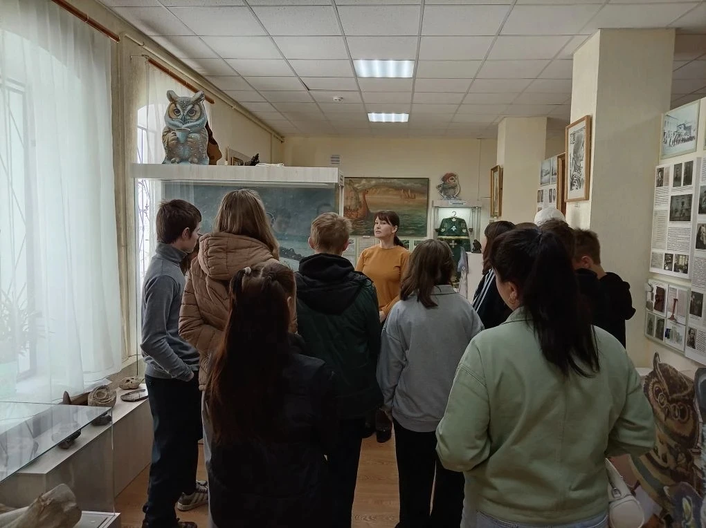 В рамках Пушкинской карты музей посетили учащиеся Тесовской школы. Ребята совершили  пу...