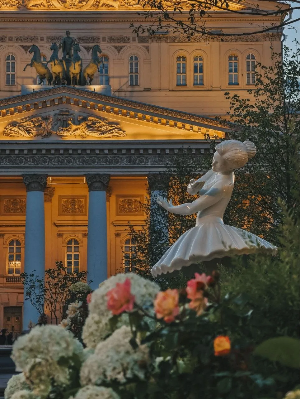 Балерины около Большого театра.

Фото: Артём Ношин

Куда сходить в Москве | Подписаться
