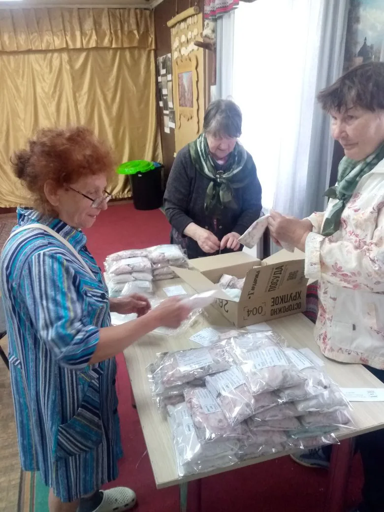 Сегодня вновь неравнодушные жители деревни Андреевщина собрались, чтобы творить добро.