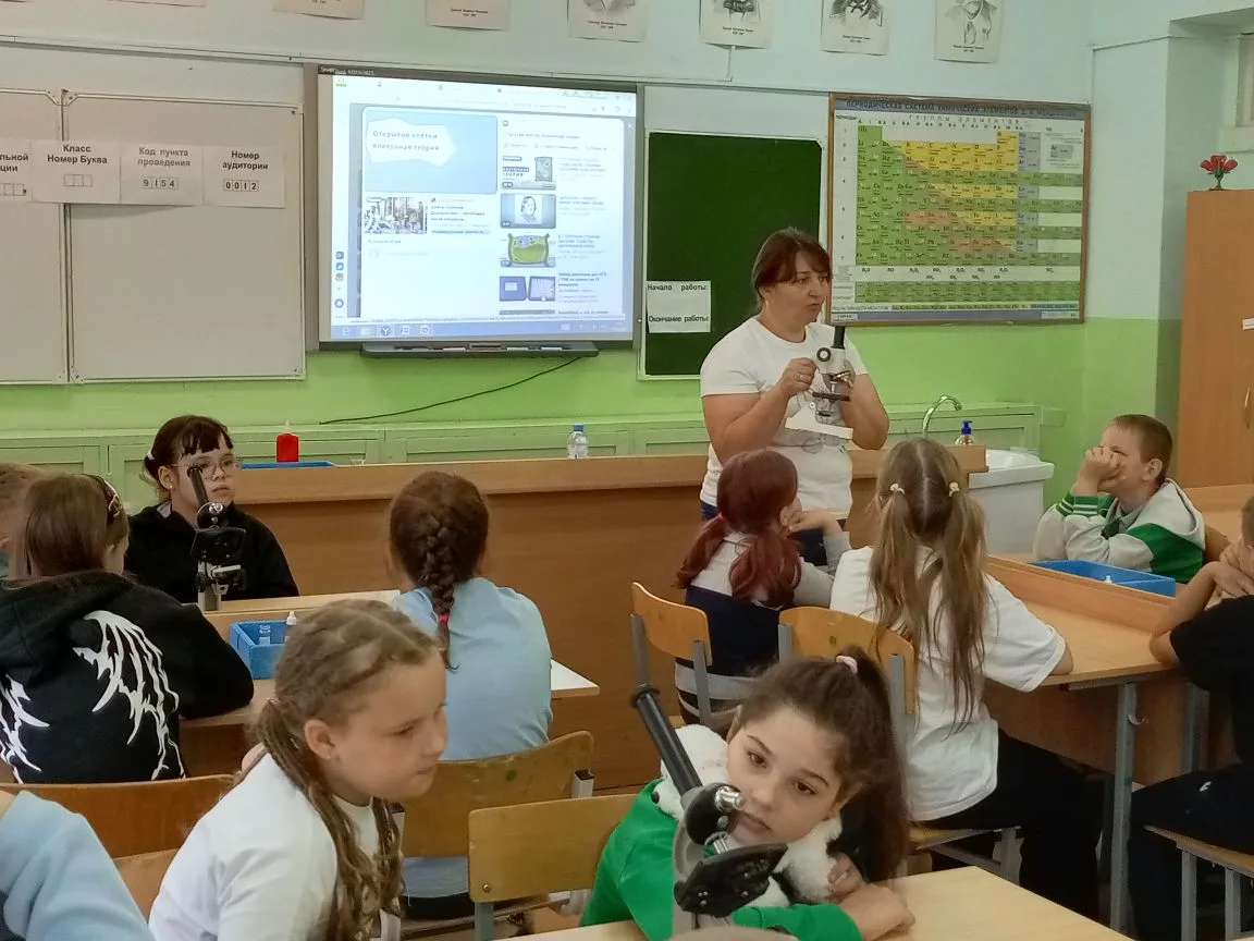 Маленькие учёные в нашем лагере! 👨‍🔬👩‍🔬

Сегодня у нас было по-настоящему научное утро! Ребята п