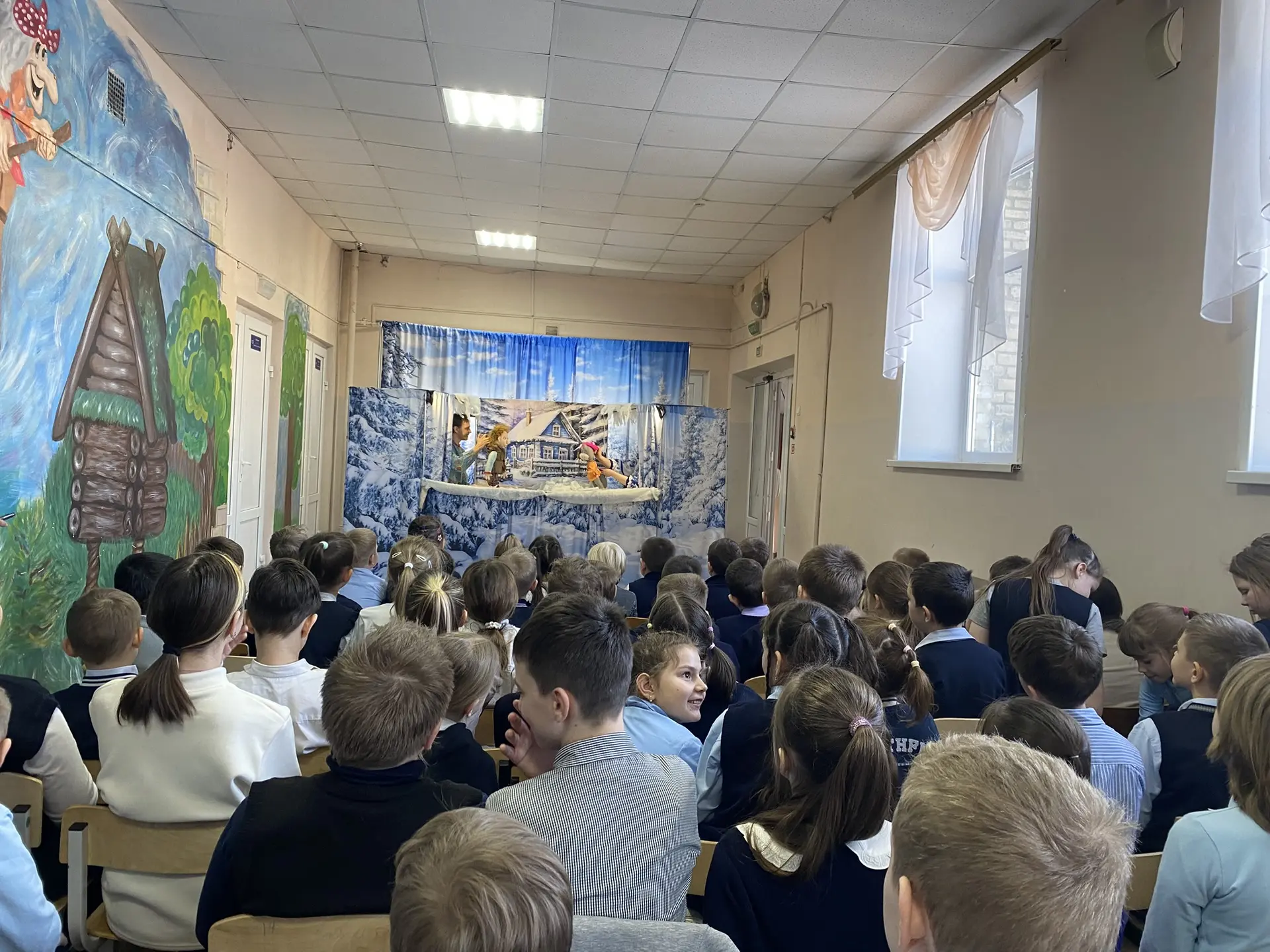 🎭 Орлята отметили Международный день без Интернета, погрузившись в мир сказок на спект...