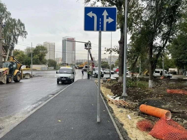 🚦 На кольцевой развязке Аблукова установили дорожные знаки. На перекрёстке Шевченко и ...
