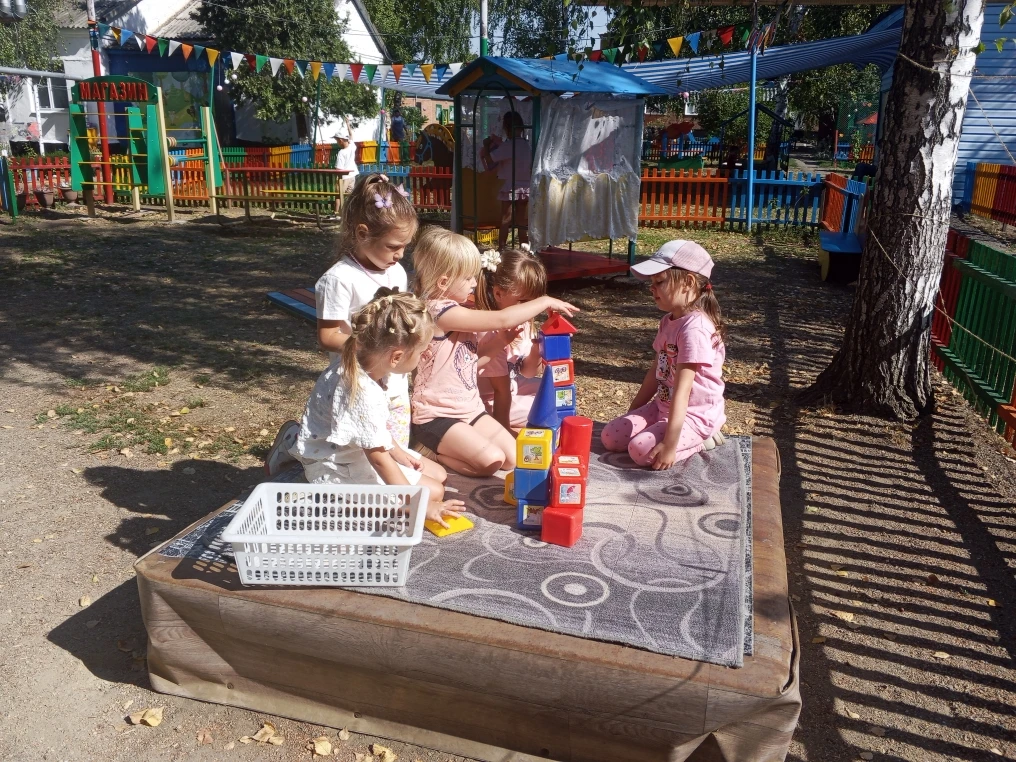 Игры важная часть развития дошкольников. В группе "Василёк"ребята учатся планировать и ...