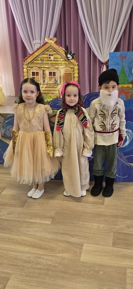 ✨ Наши звёздочки из средней группы № 4! ✨ 

Наши юные артисты — Гильмутдинов Самат, Иванова Даяна и 
