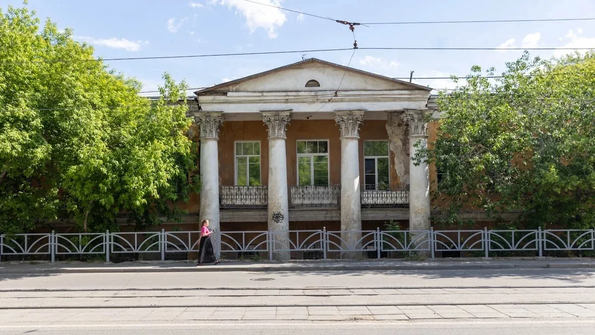 В Екатеринбурге придумали необычный способ «спасти наследие» — усадьбу купцов Рязановых 1815–1818 го