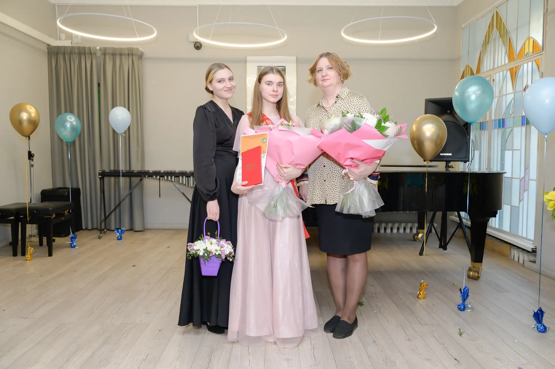 Музыкальный успех!🎶

🥳 Спешим поздравить ученицу 8 «О» класса Максимову Анну с заслуженным триумфо