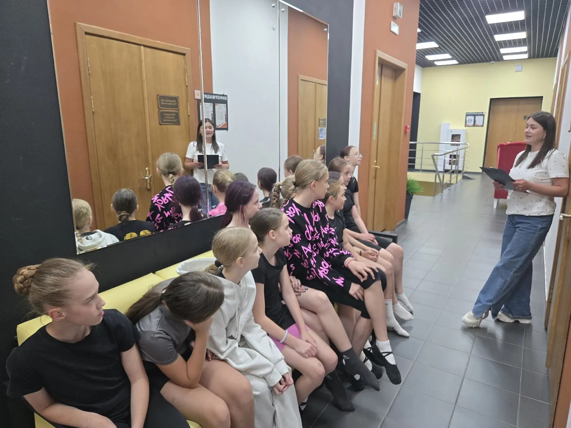 Пока одни занятия сменяли другие, для юных посетителей прошла познавательная игра «Что я знаю о свое