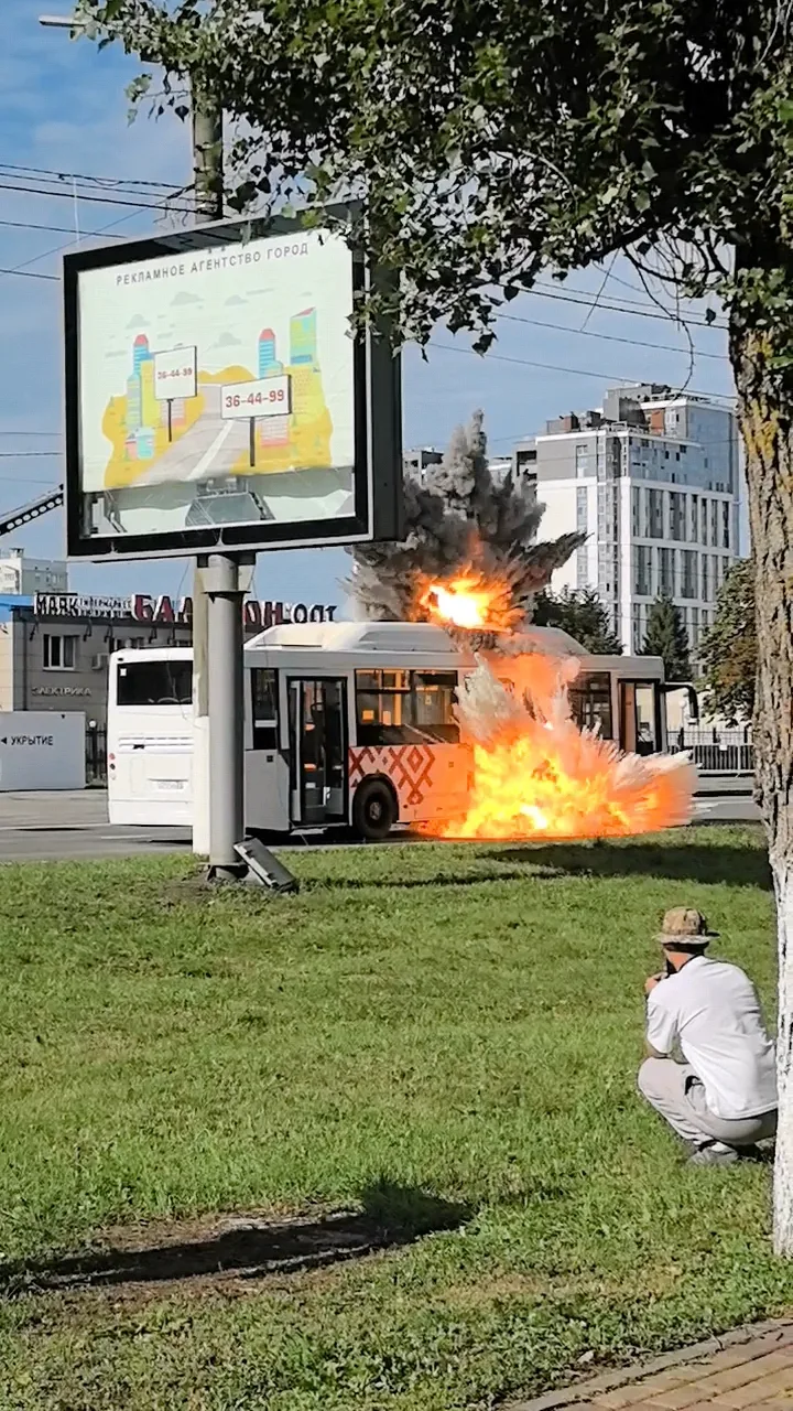 🔥 Взорвали автобус! Вот именно для этого кадра вчера мы демонтировали газовые баллоны по просьбе съ
