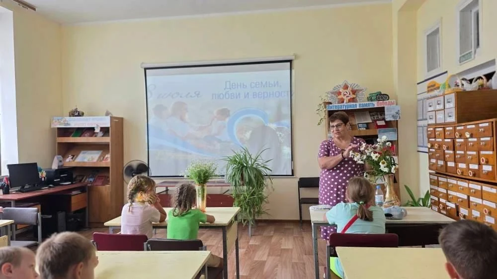 🎉 День семьи, любви и верности в лагере «Солнышко»! 🎉

8 июля библиотека совместно с МКУ "КДЦ" с.О