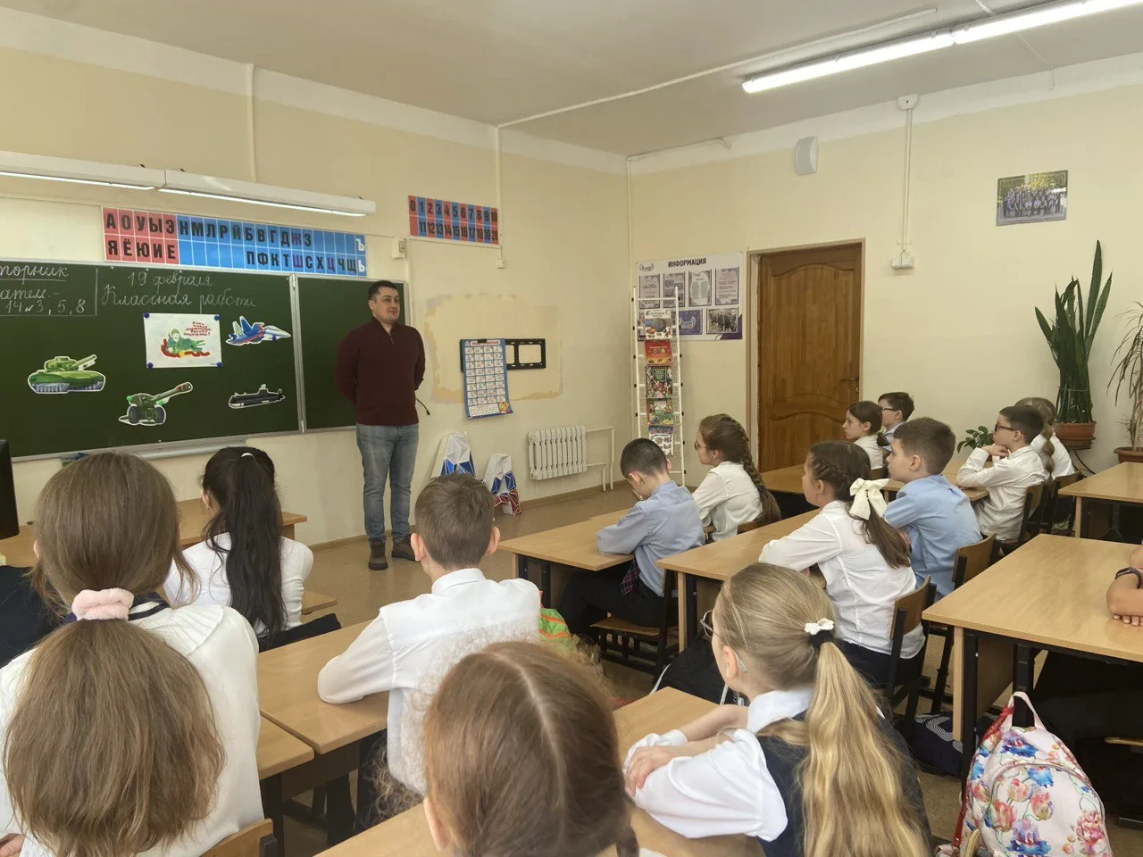 Урок мужества🌟  В преддверии Дня защитника Отечества в 4- А классе прошла необычная встреча с Денисо