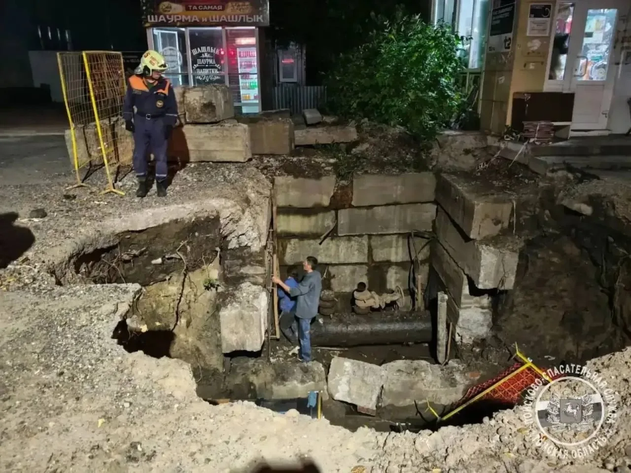 К теме ранее 🪏 Яму на Лазо, в которую проваливались люди, засыпали.