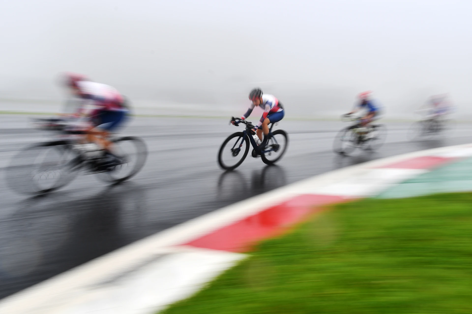 🚴‍♂️ Российские велогонщики вылетели в Монреаль