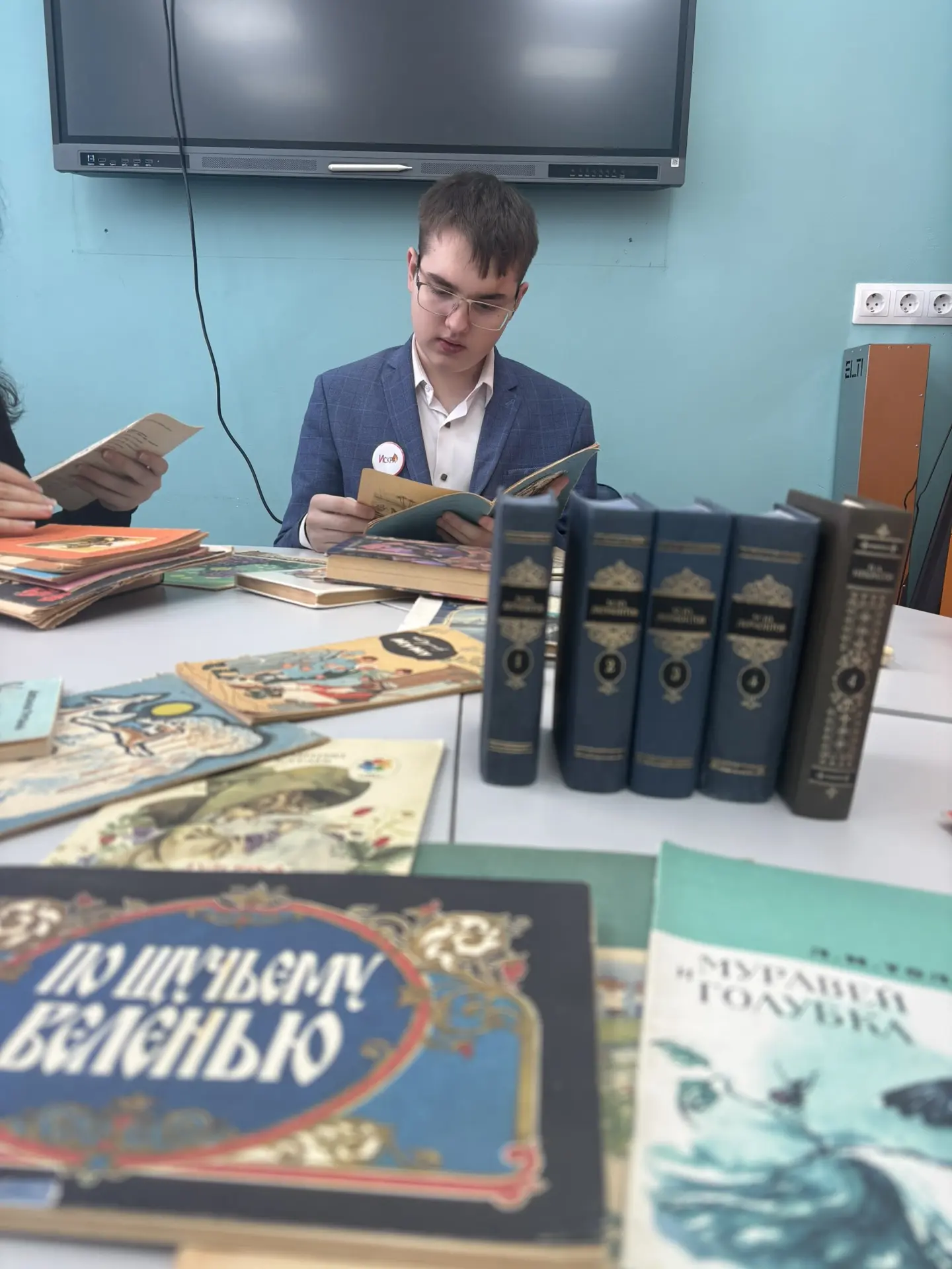 📚В рамках Дня Книгодарения на занятии проекта «Школа Ведущих» прошел очень необычный тренинг.   Учас