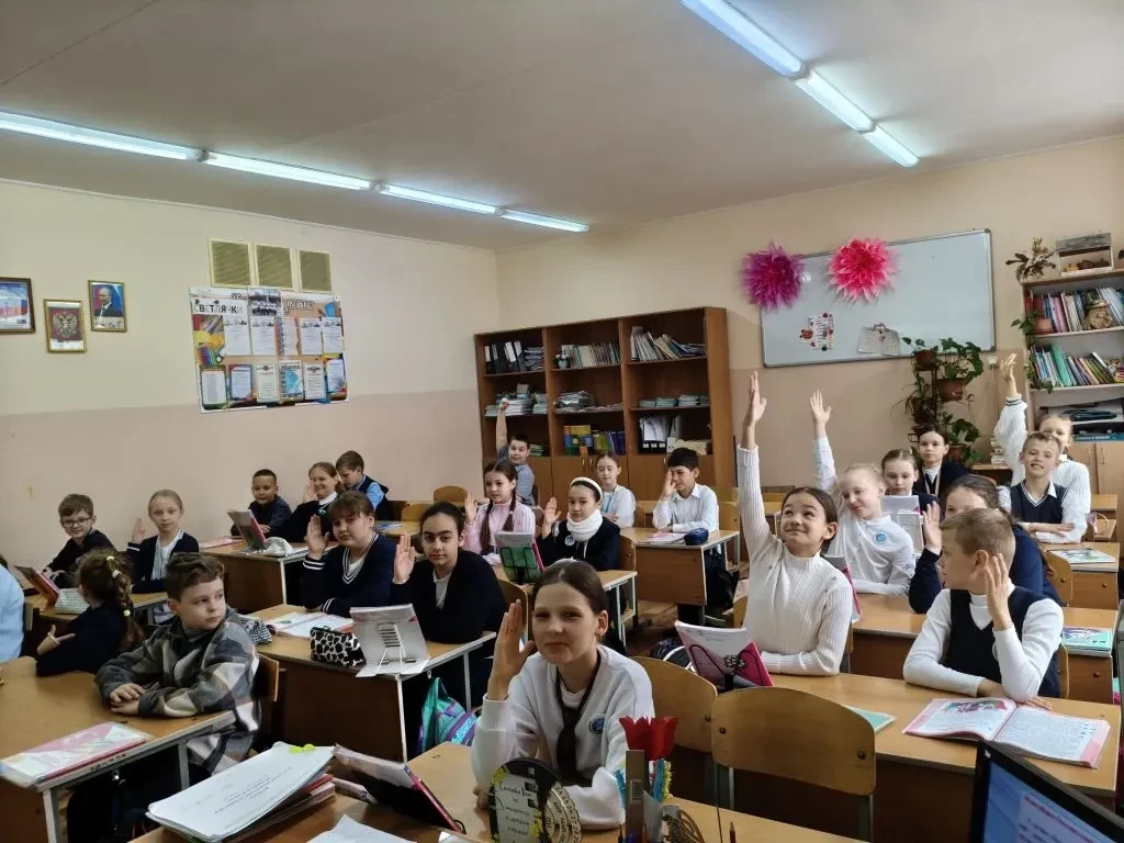 Безопасность в сети: 3Г класс на страже онлайн-мира! 15 апреля в 3Г классе прошел очень важный и акт