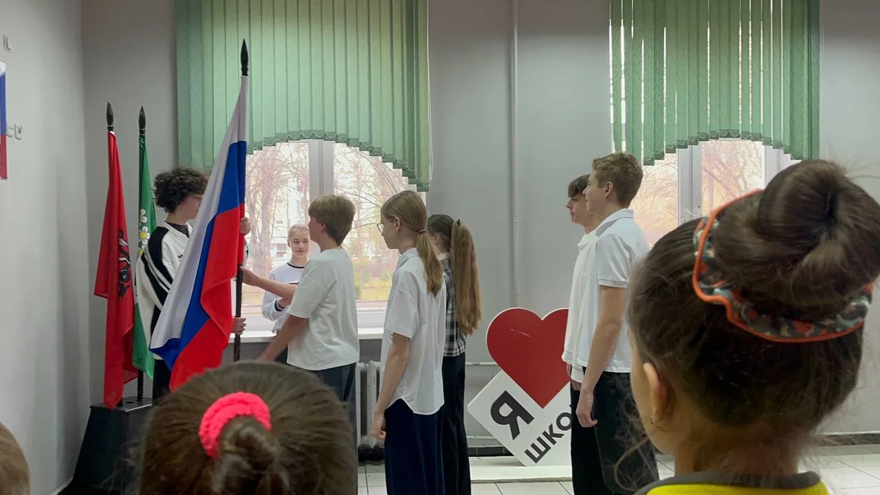 🌍 Маленькая батарейка — большой вклад в будущее!  ♻️ Сегодня утром в каждом корпусе наших ребят ждал
