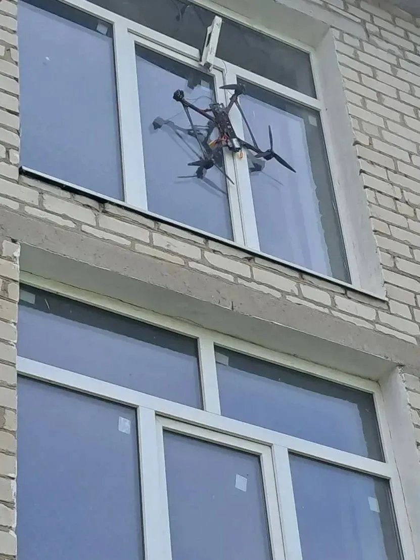 ❗️ВСУ предприняли попытку атаковать школу в городе Васильевка Запорожской области с помощью дрона, с