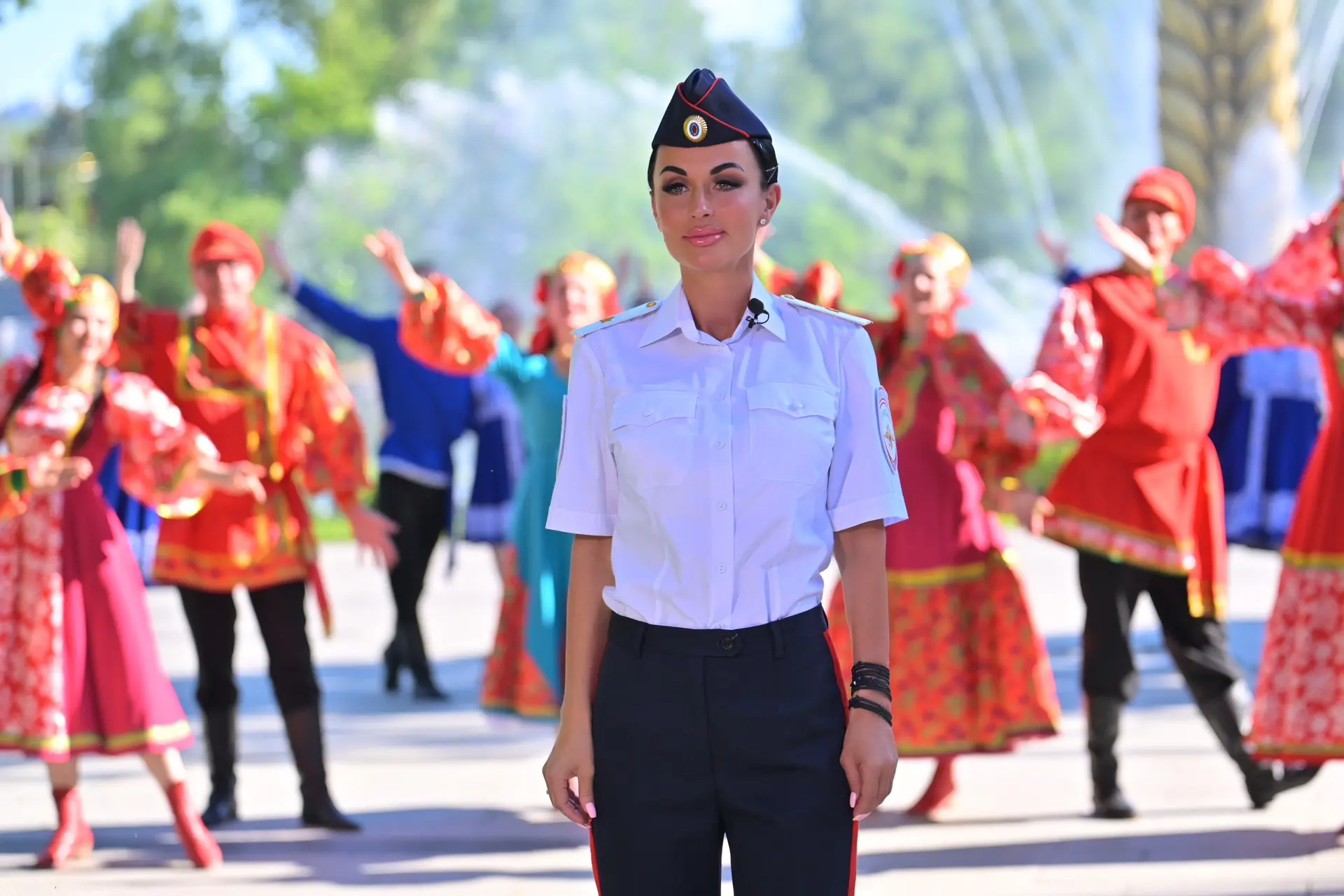 ❤️ 🇷🇺 С Днем России! 

Друзья, пусть в каждом доме нашей прекрасной страны царит согласие, радость