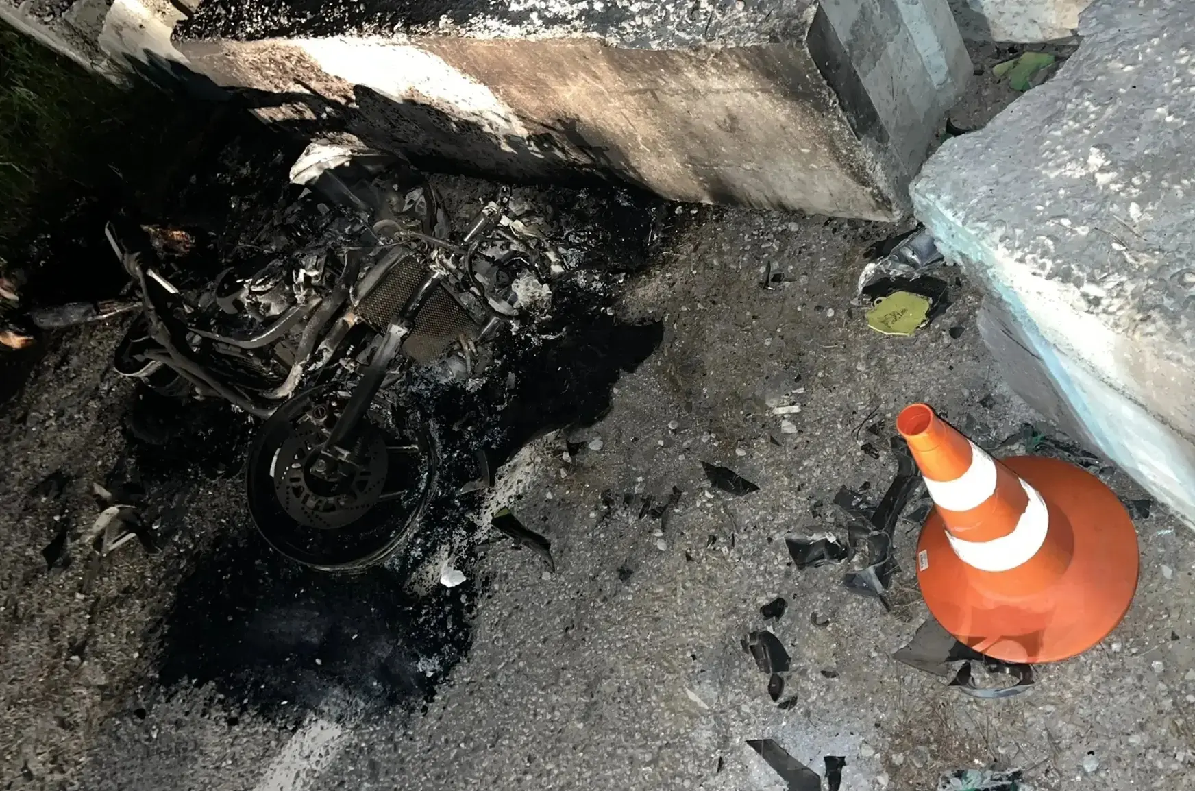 🏍️ В Шелеховском районе мотоциклист разбился насмерть, столкнувшись с бетонным огражде...