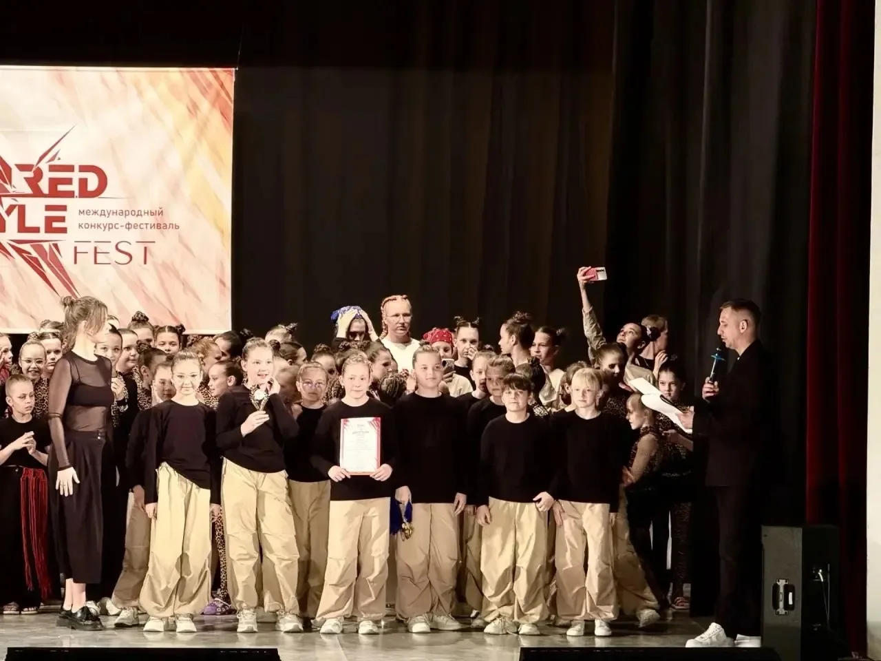 17 мая проходил международный конкурс-фестиваль  "Red style fest" в городе Саратов. Учащиеся 2-4 кла
