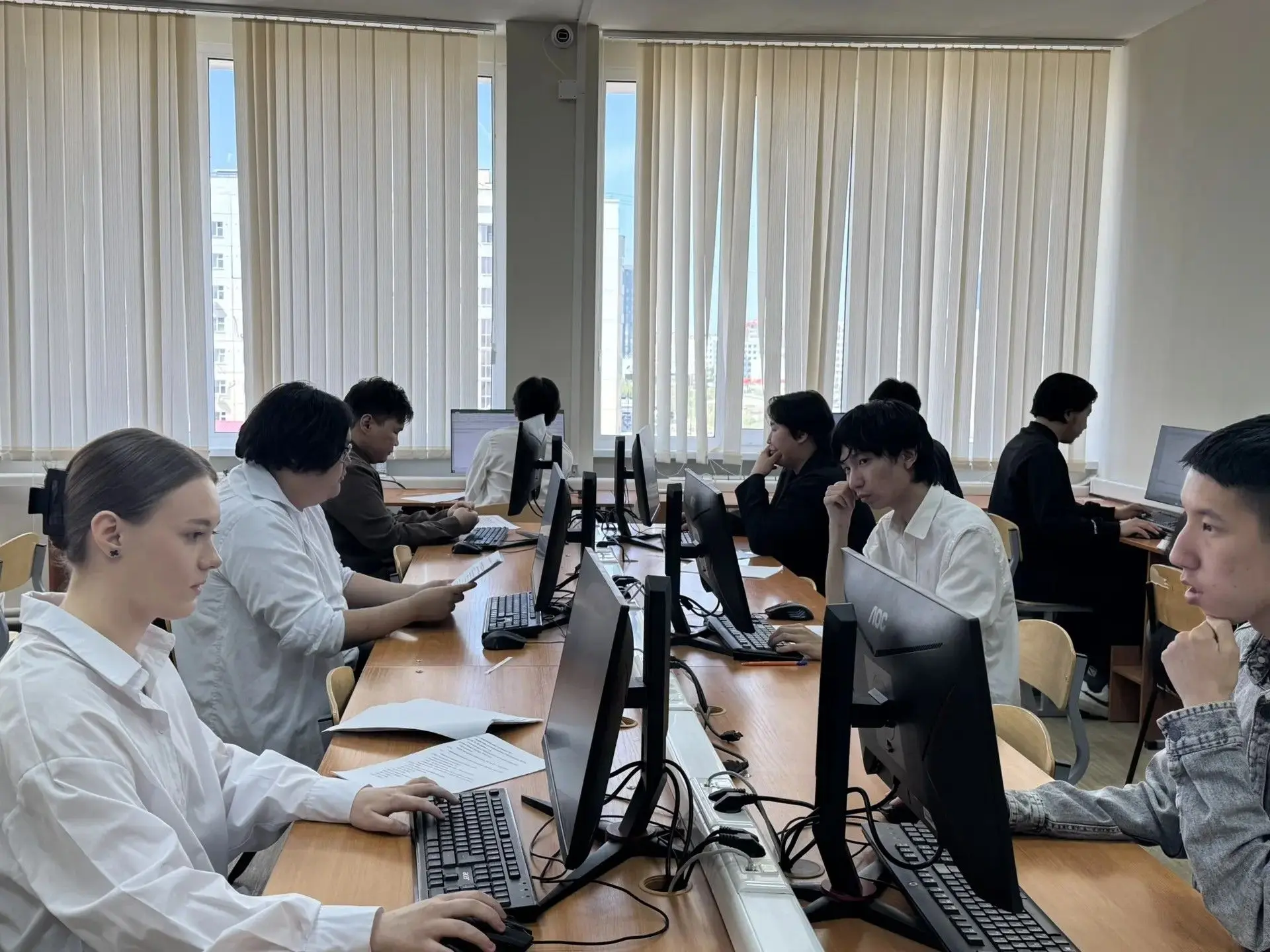 В ЯКИТ прошёл демонстрационный экзамен по профессии «Оператор технической поддержки»👩‍💻👨‍💻

В ра