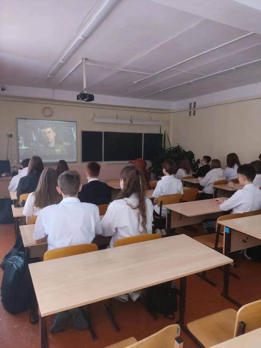 Подвиг без громких слов: о чем говорили на этой неделе 🇷🇺  В понедельник в нашей школе прошло заняти