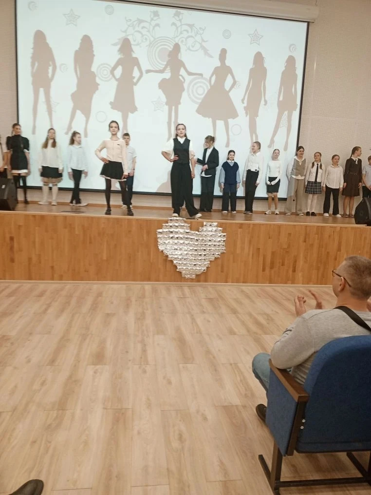 👔 Деловой стиль — это модно!  В минувшую пятницу в нашей школе прошло одно из самых стильных событий