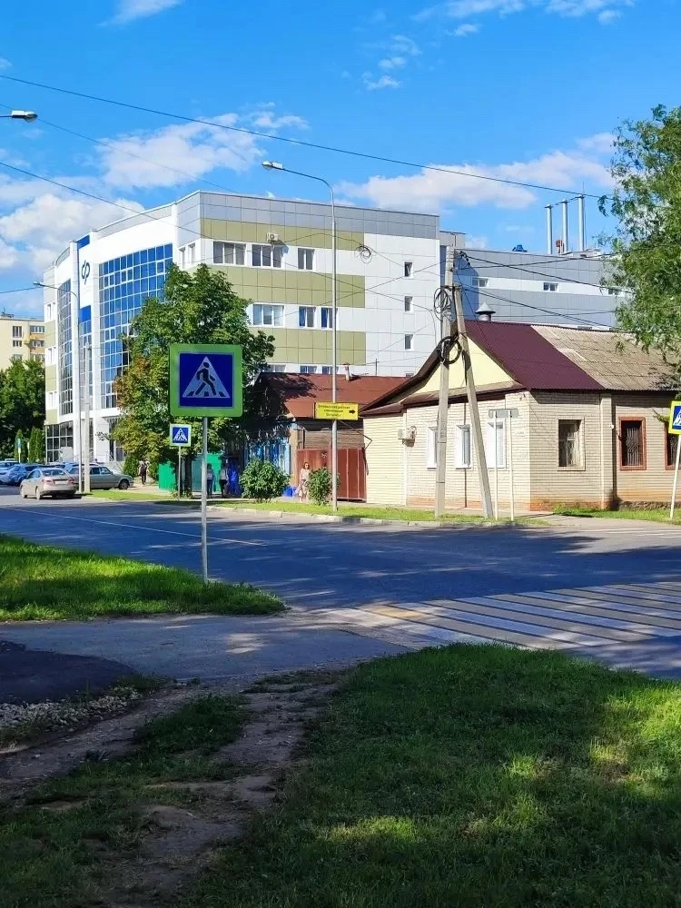 На Пушкина установлен указатель детской больницы не в ту сторону😃
