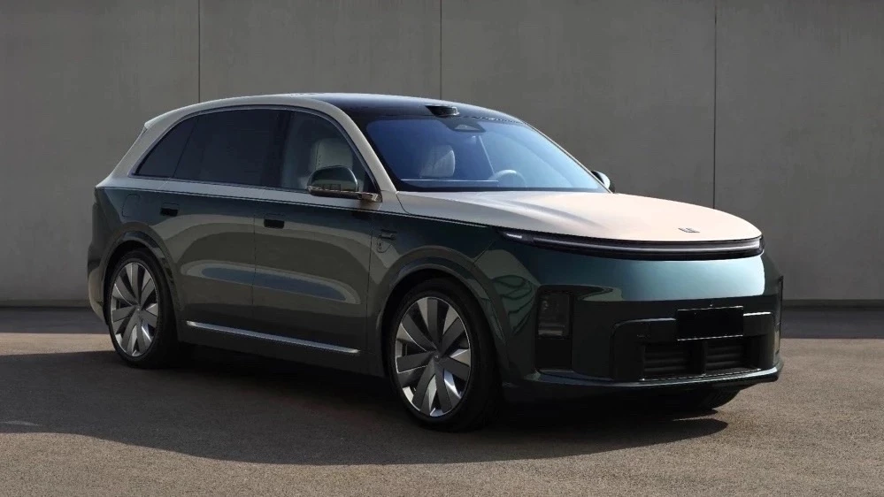 Директор по продукту Li Auto раскрыл новые подробности об обновленном кроссовере L8 Livis.

По слова