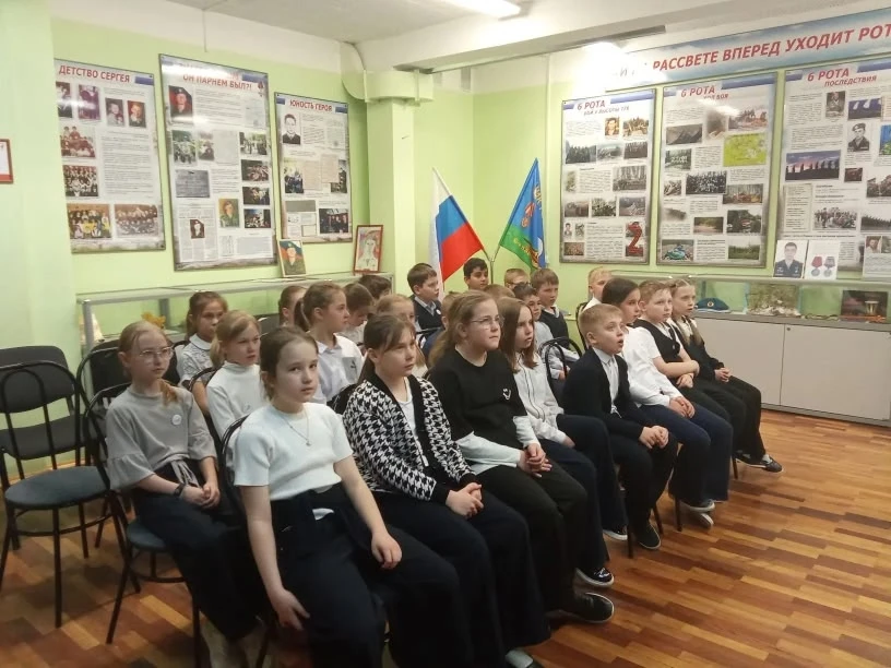 🕊️ «Этот День Победы»: уроки мужества в школьном музее  На базе музея «Защитники Отечества» для учен