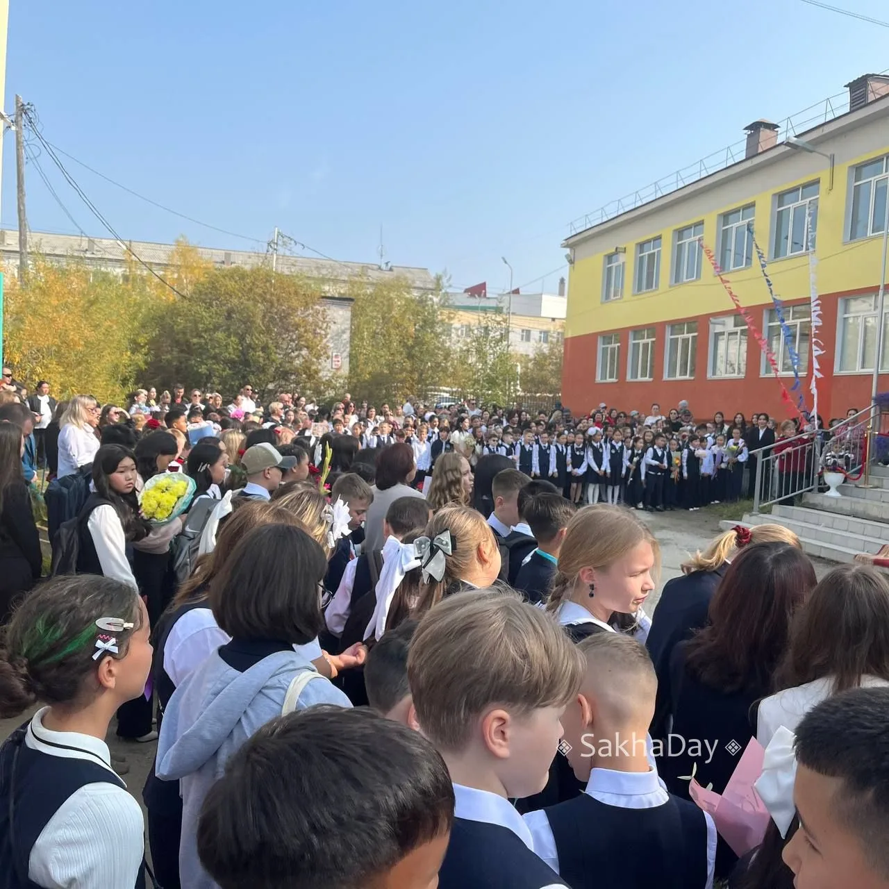 Линейка в 21-й школе, вторая смена. @sakhaday