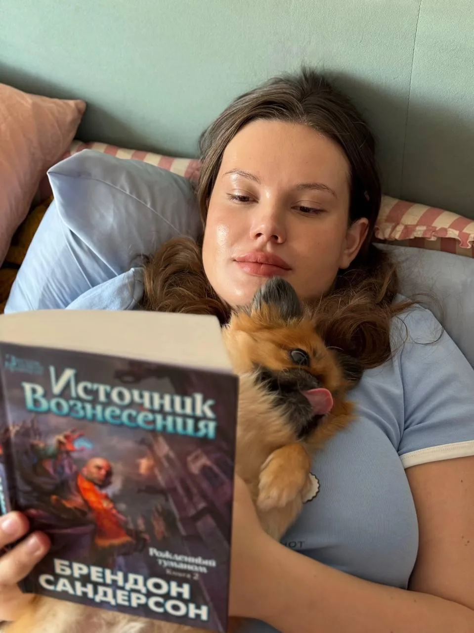 Вторая часть «Туманнорожденной» трилогии у Сандерсона — «Источник вознесения» — странная книга в том