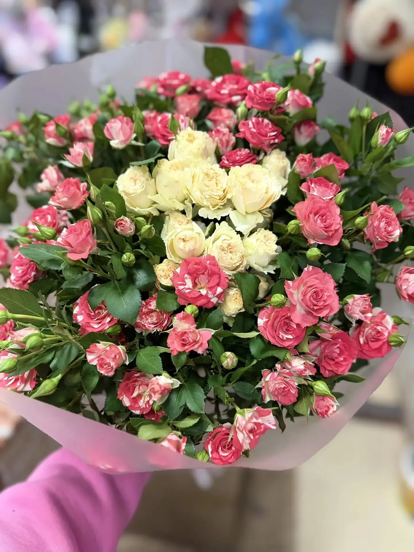 Нежнейший букет из прекрасной кустовой розочки 🫶🥰
