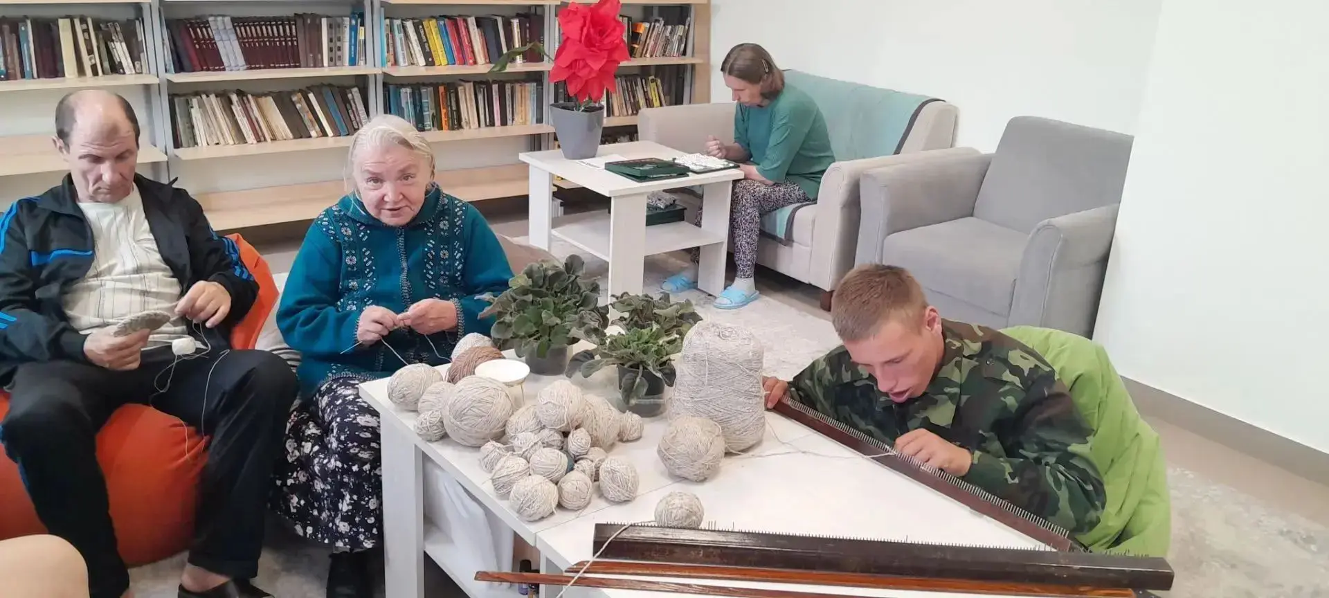 В Букреевском доме социального обслуживания царит особая атмосфера — здесь очень любят ...
