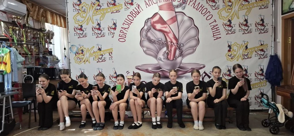 В образцовом ансамбле эстрадного танца «Жемчужина» прошла беседа на тему  «Безопасность...
