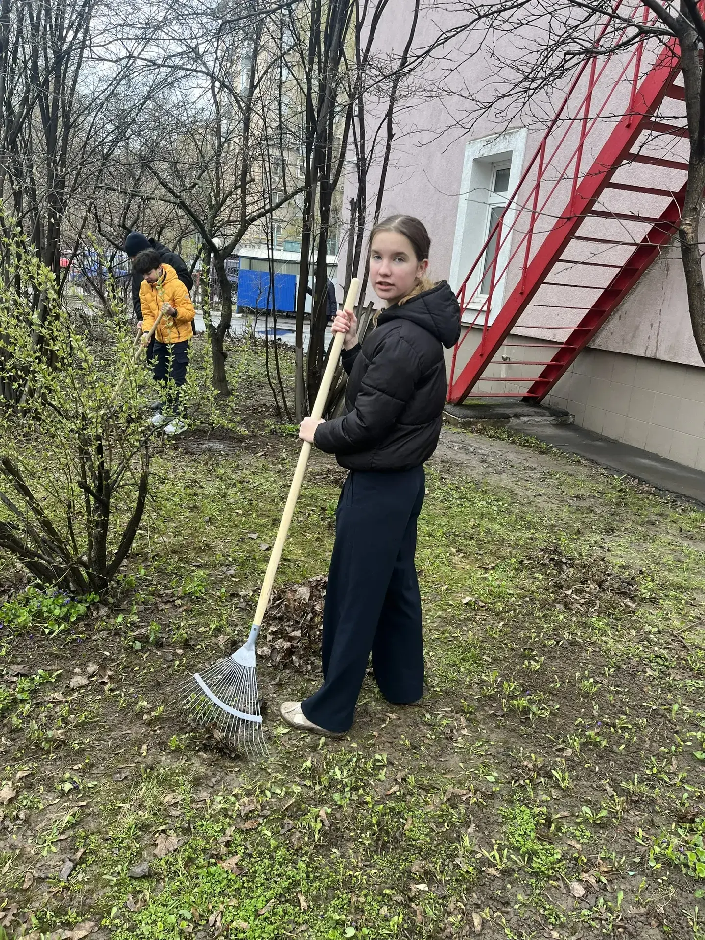 Городской субботник   Сегодня был полезный день! С утра мы дружным коллективом За нужный труд, отбро