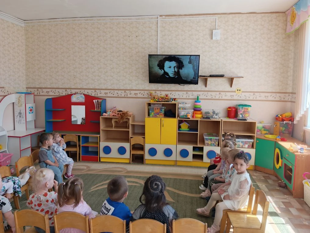 Пушкинский день в группе «Почемучки» 

Сегодня ребята из группы «Почемучки» провели замечательный де