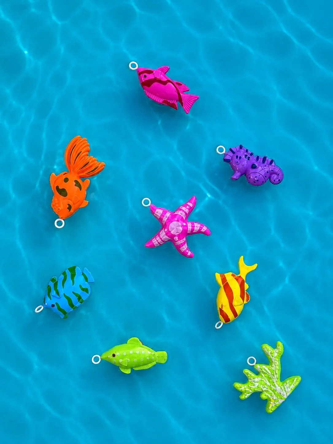 Идеальное уличное развлечение для детей 🐠

Рыбалка, но не магнитная, а с колечками. В наборе 2 удоч