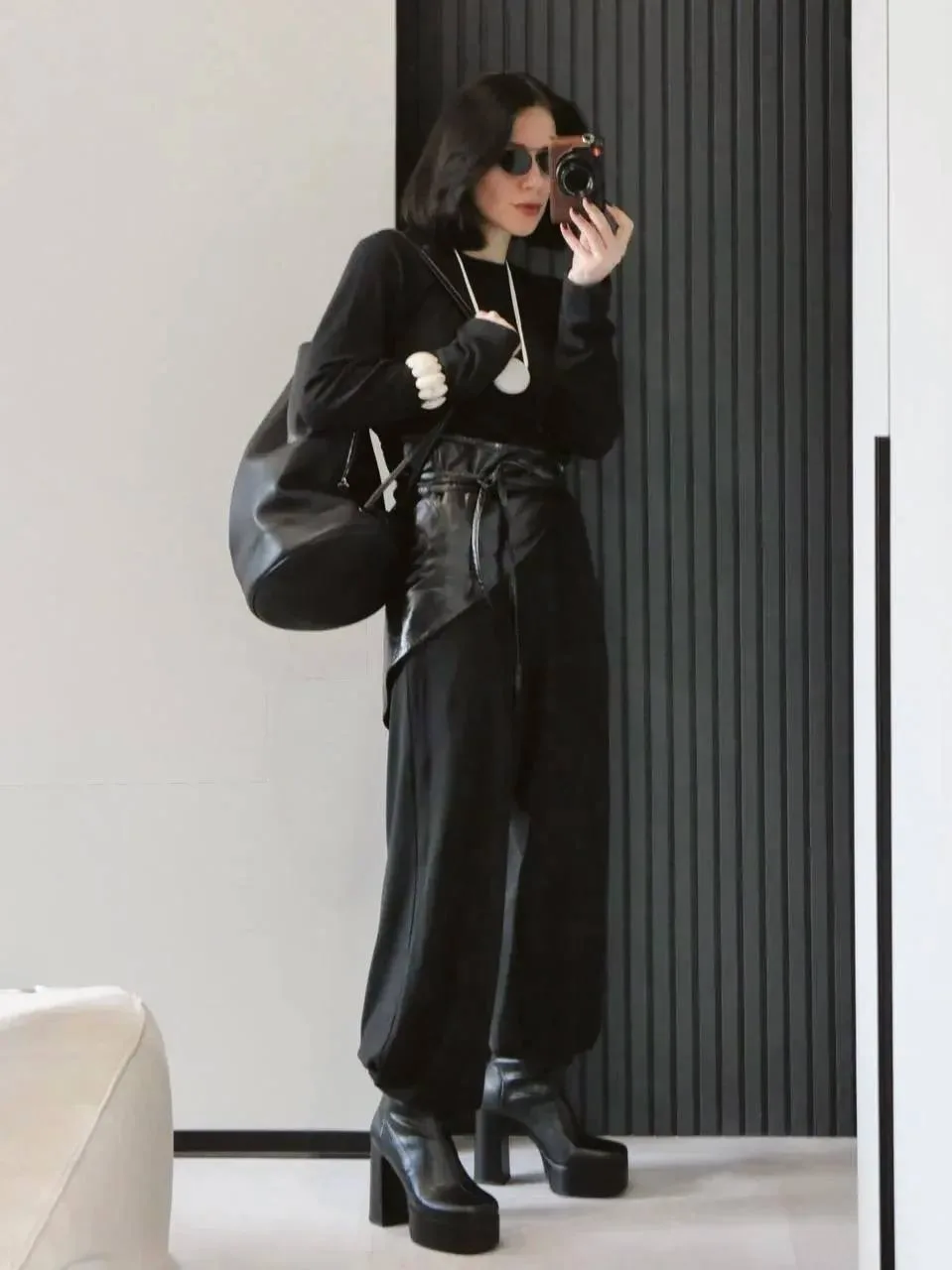 Давно подглядываю за Дашей и люблю ее рубрику lookoftheday, но она не просто одевается, а еще делитс