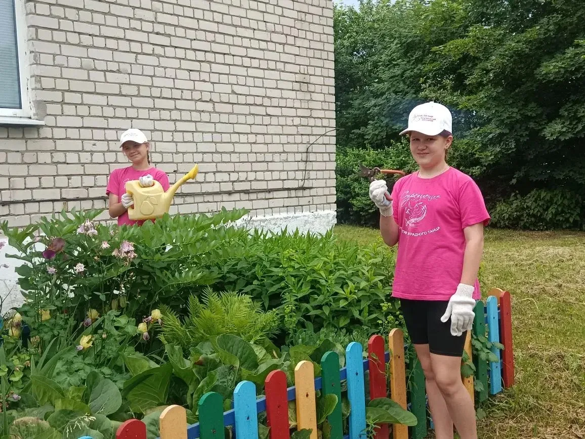 ДЕЛАЕМ ДОБРО ТАМ, ГДЕ ВСЁ НАЧИНАЛОСЬ 

В Инютино начала работу прогулочная группа "Тимуровкий дозор"