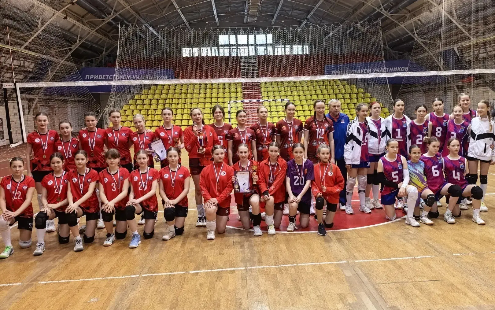 18-19 апреля  в Спортивном манеже  "Арсенал" прошел турнир по волейболу среди девушек 2013-2014 года