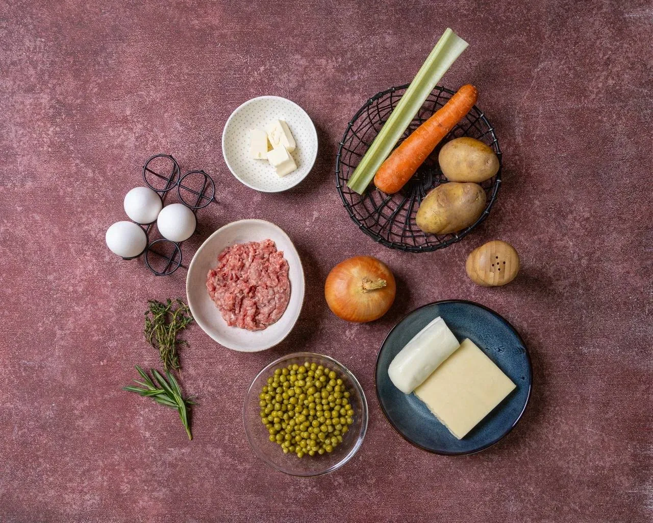 Шотландский пастуший пирог  Сытное мясное рагу с овощами под нежной картофельной шапкой с сыром — 