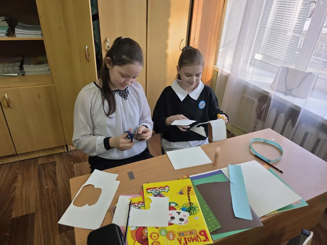 🎭 Волшебный мир театра — глазами детей! 🎭  В честь Дня театра ученики 4 «А» класса устроили настоящи