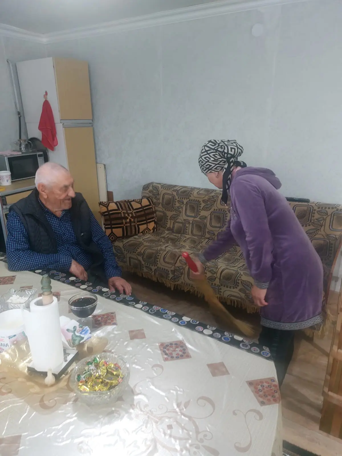 Работа социального работника многообразна, и в ней есть место как для высоких идеалов, так и для пов