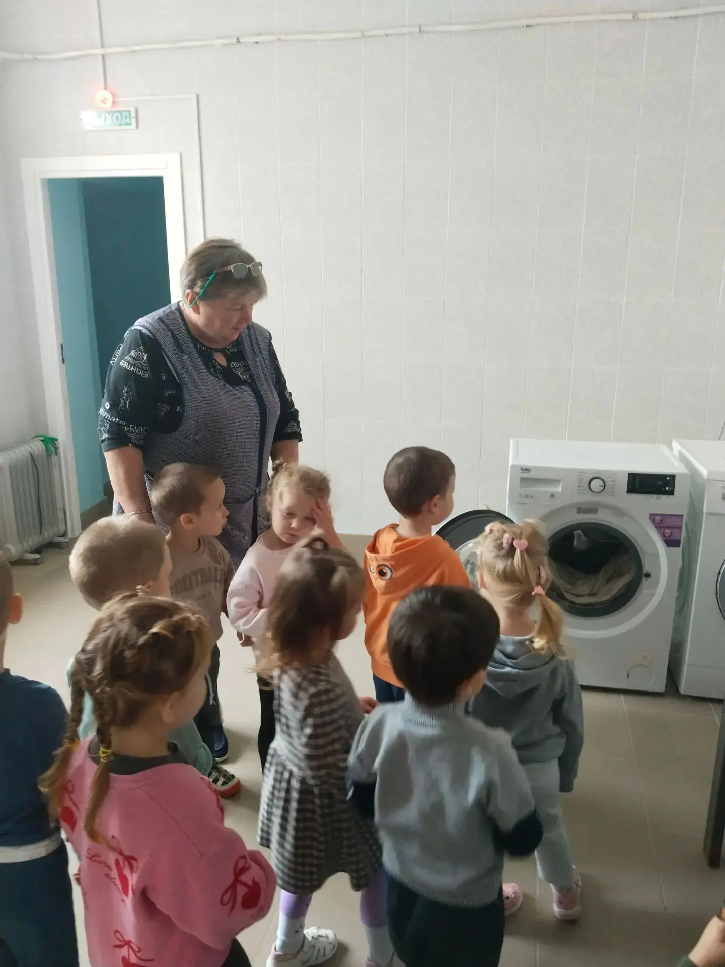 🍁В честь Дня дошкольного работника в младшей группе прошло знакомство с сотрудниками д...