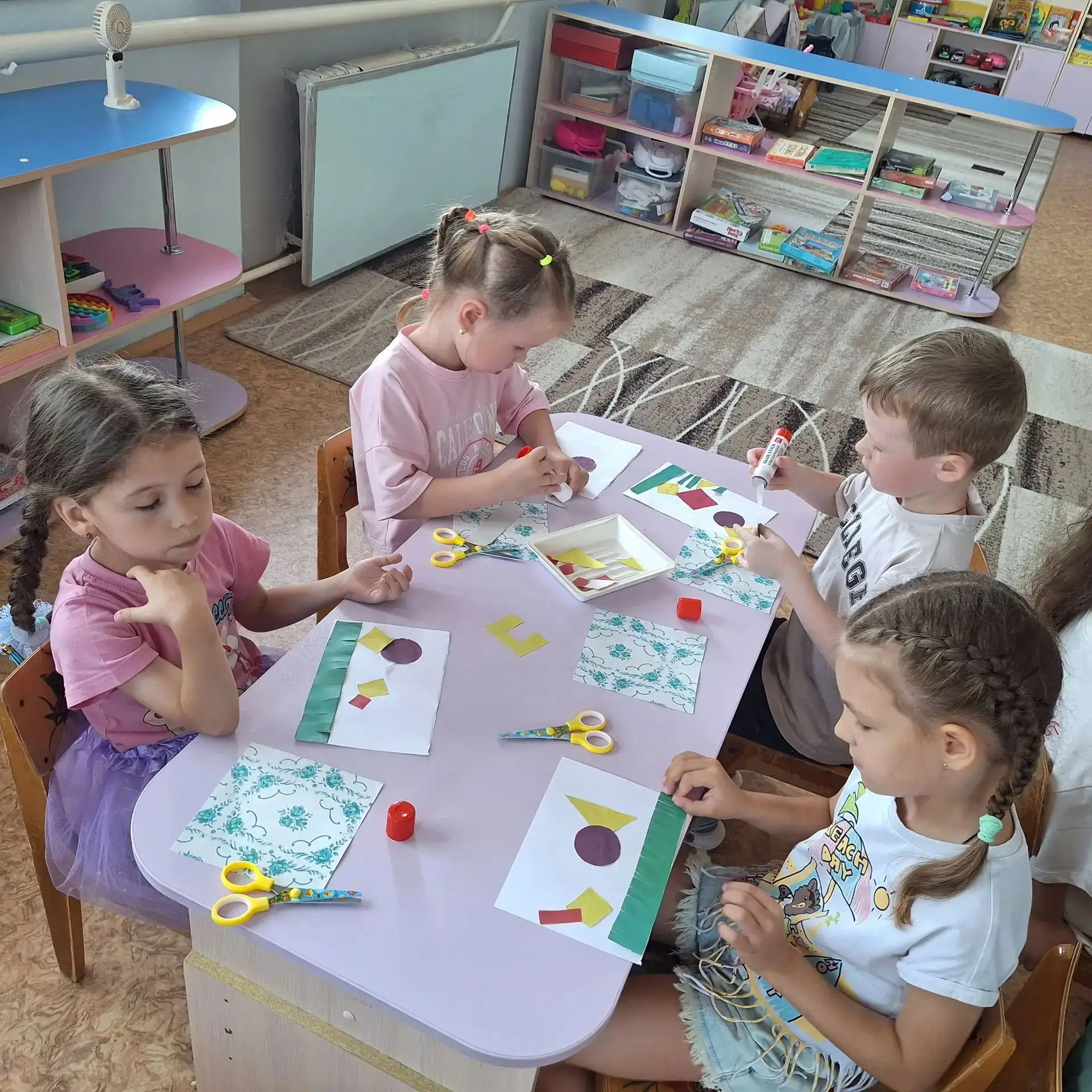Аппликация-самый доступный вид творчества для всех возрастных групп. Аппликация в средней группе из 