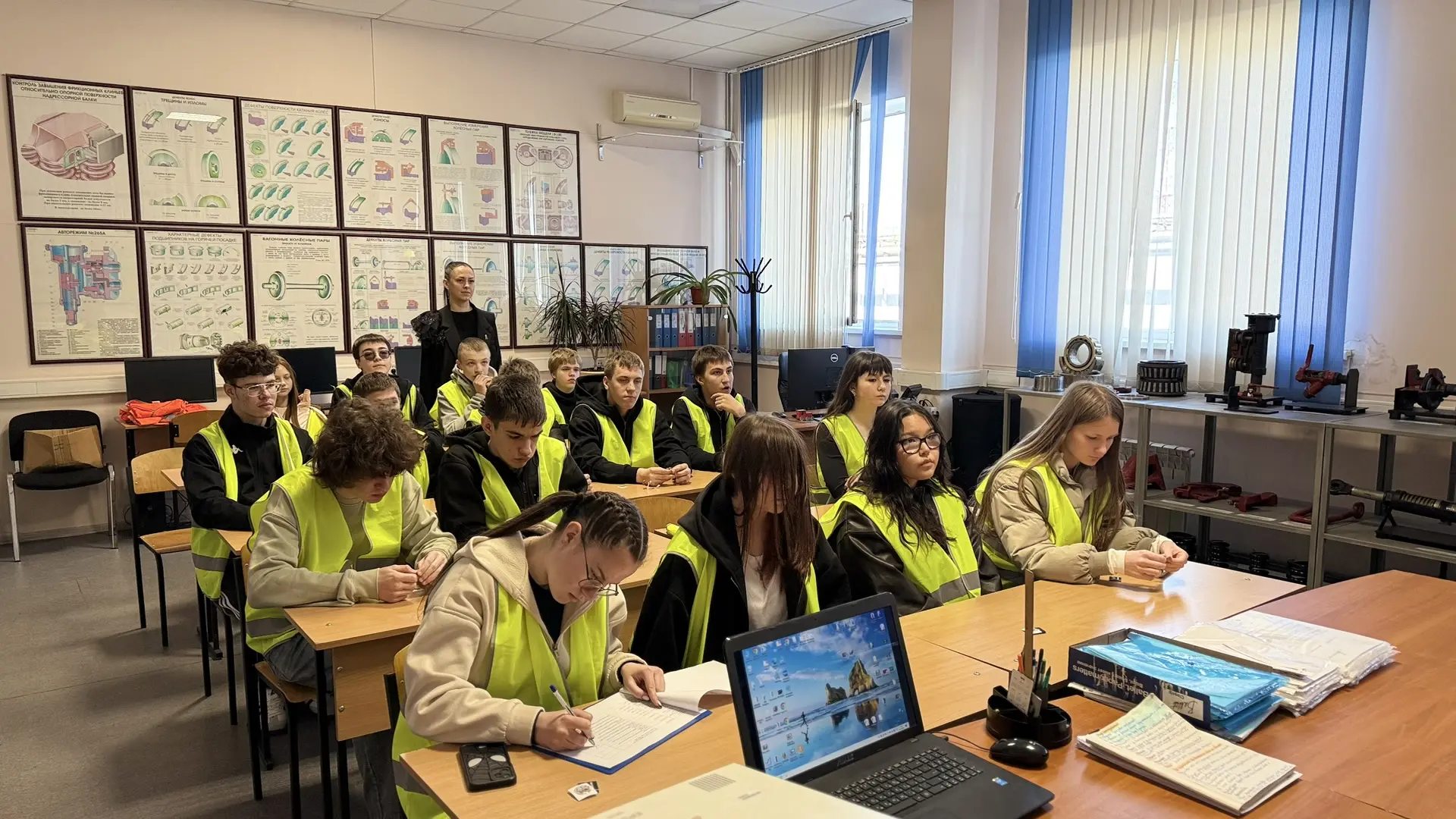 Экскурсия на площадку работодателя ООО "ВРЗ "Депо НТК" в рамках Единого дня открытых дверей в класте