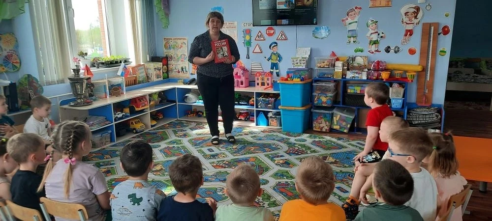 Сегодня в средней группе "Непоседы "прошёл тематический день, посвящённый Международном...