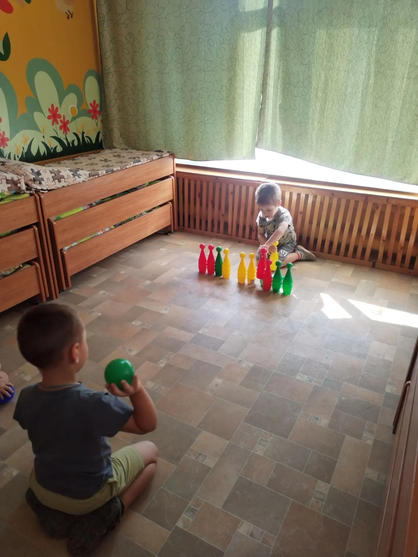 🎳 Наша любимая игра — кегельбан!

Сегодня в нашей группе прошел настоящий турнир по боулингу! Эта п
