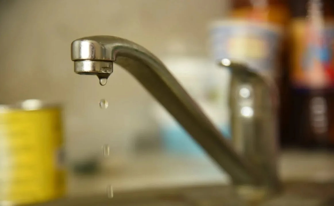 📢 Временное снижение давления воды на верхних этажах  Уважаемые жители! В связи с наступлением жарко