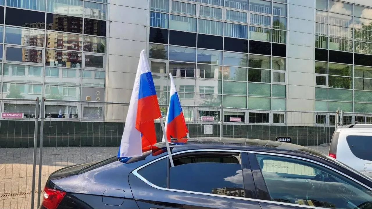 ❗️Автомобильный пробег с триколорами прошел по центральным улицам Химок в День России

Наиболее масш